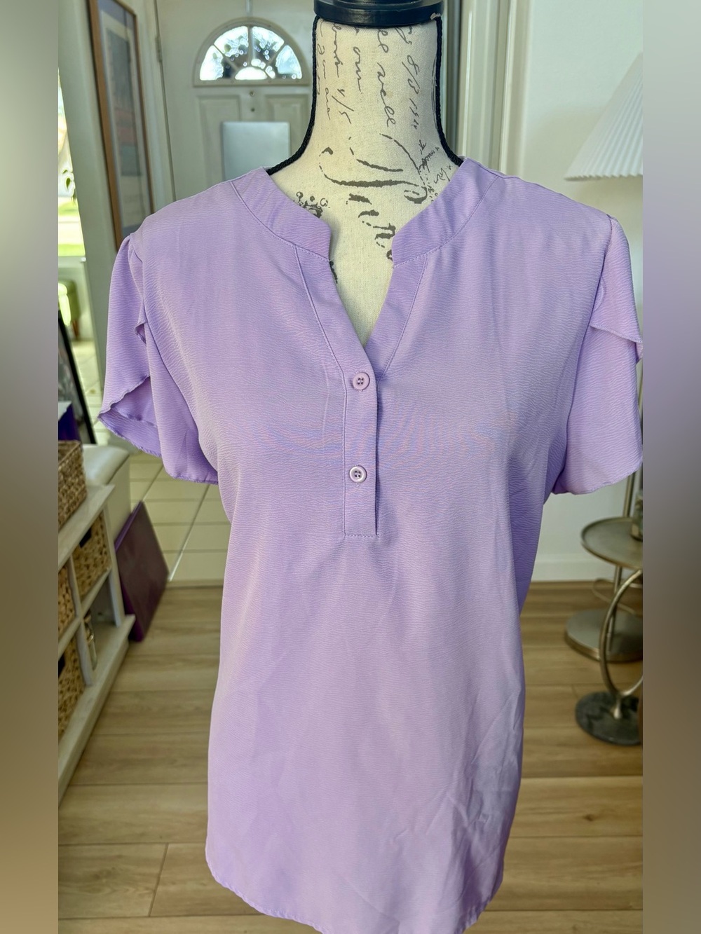 Light Purple Short-Sleeve Short Tulip Sleeves Blouse Size XL NWT